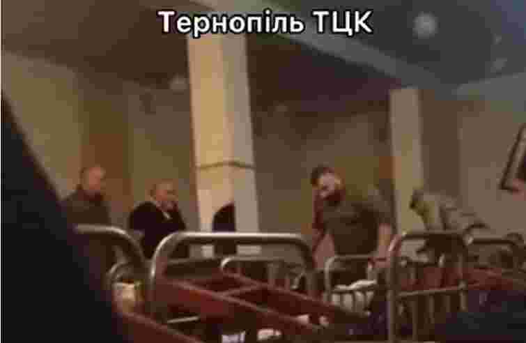 За жорстоке побиття мобілізованих двоє військових з Тернополя отримали іспитовий термін і штраф