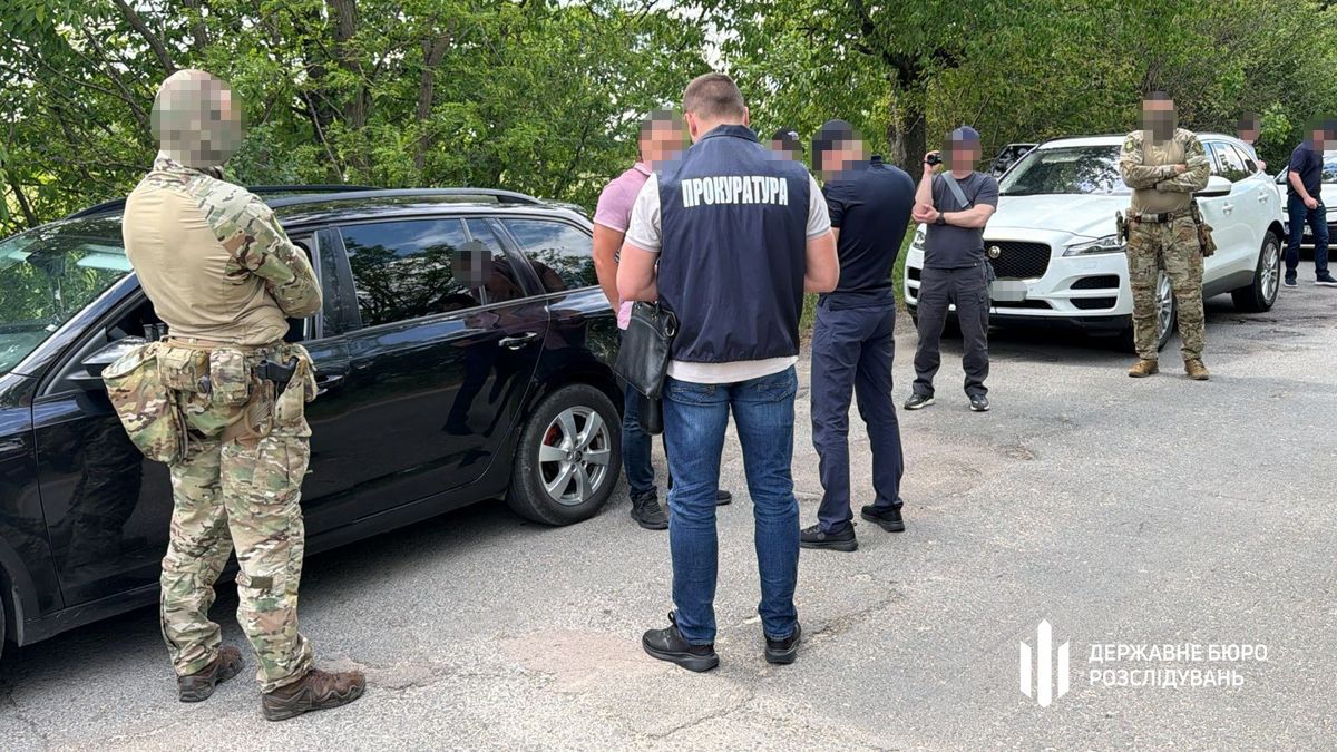 У ДБР розповіли подробиці затримання на хабарі закарпатського адвоката