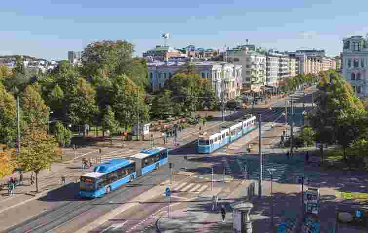 У Швеції безпілотний автобус потрапив в аварію в перший день роботи