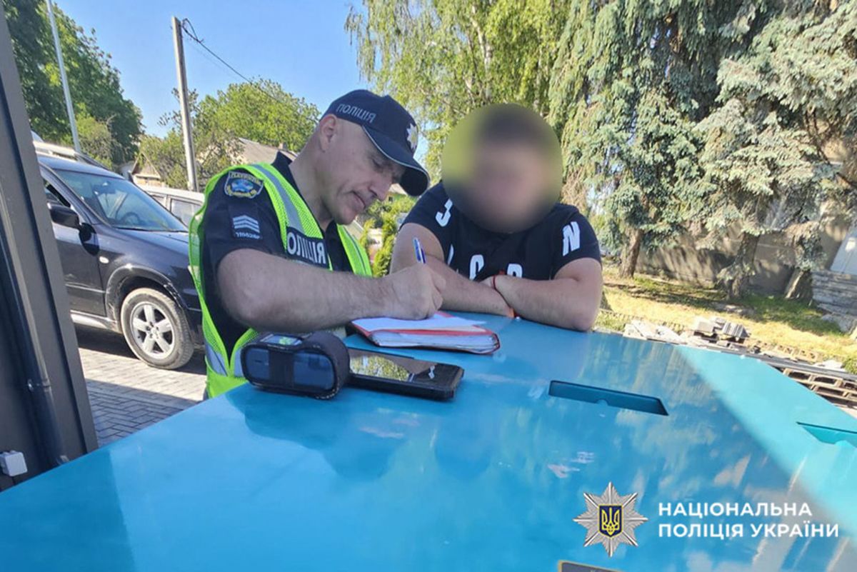 Мешканця Кам’янця-Подільського покарали за танці під російську музику посеред вулиці