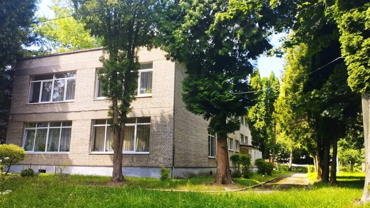 Суд оштрафував колишню виховательку львівського дитсадка за шарпання дітей