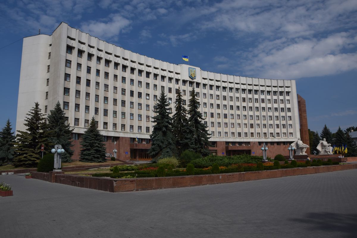 Суд обрав заставу трьом посадовцям Франківської міськради, яких підозрюють у хабарництві