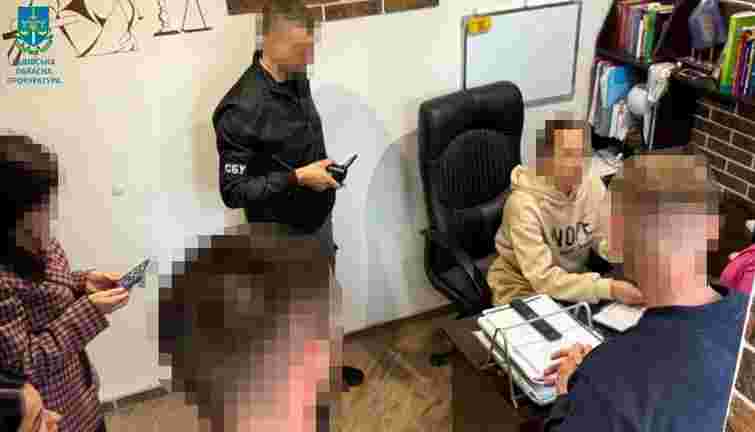 Суд покарав адвокатку та посадовця з Трускавця за хабар від військовозобов'язаного