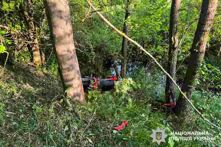 На Рівненщині неповнолітній мотоцикліст врізався в дерево та загинув