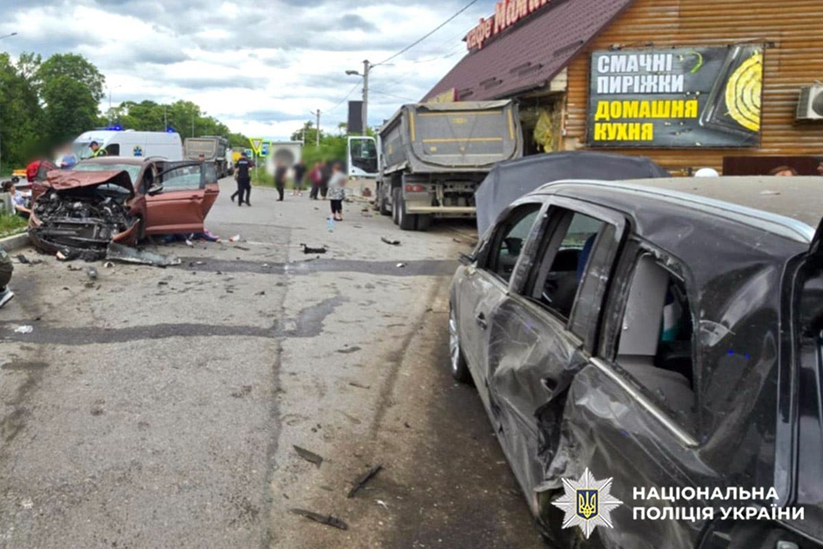 Фото поліції з місця ДТП