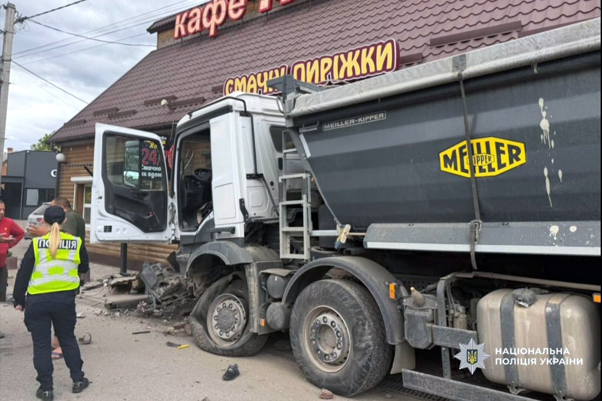 Фото поліції з місця ДТП