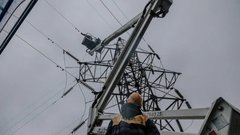 Російські атаки спричинили перебої зі світлом у восьми областях