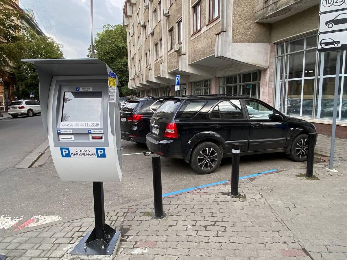 В Івано-Франківську зросли тарифи на паркування автомобілів