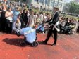 Львівська випускниця на візку танцює вальс після відмови в участі у святі. Відео дня