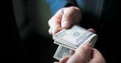 Депутат з Рівненщини за 5 тис. доларів організував підприємцю дозвіл на встановлення МАФу