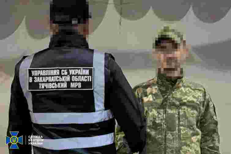 На Буковині затримали закарпатця, який продавав бойові гранати у банках з повидлом
