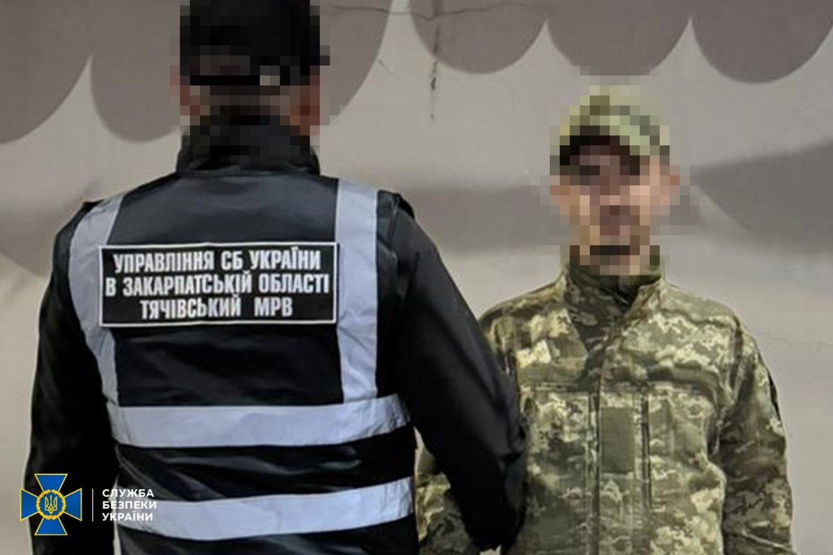 На Буковині затримали закарпатця, який продавав бойові гранати у банках з повидлом