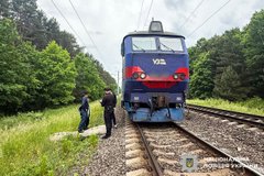 Підліток у навушниках переходив колії на Рівненщині та потрапив під потяг