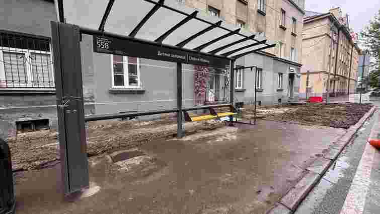 На вул. Стрийській у Львові облаштовують ще одну безбар’єрну зупинку