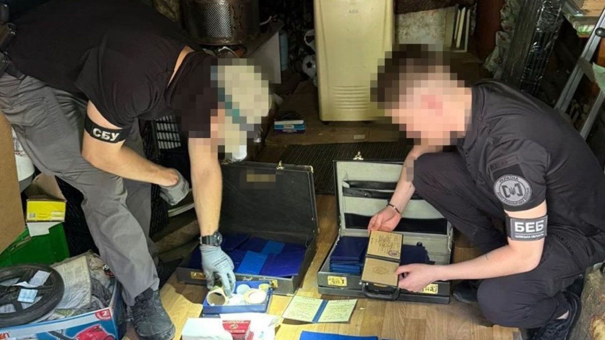 СБУ викрила масштабну схему легалізації іноземців у Євросоюзі