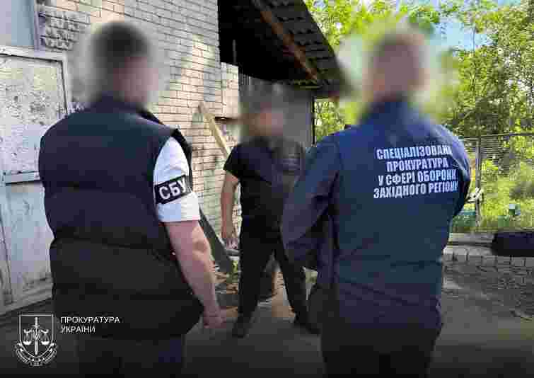 Працівник ТЦК на Волині вимагав у чоловіка по 20 тис. грн щомісяця за уникнення мобілізації