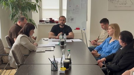 У Львівській міській раді обговорили конфлікт мешканців із рестораном McDonald's на площі Ринок