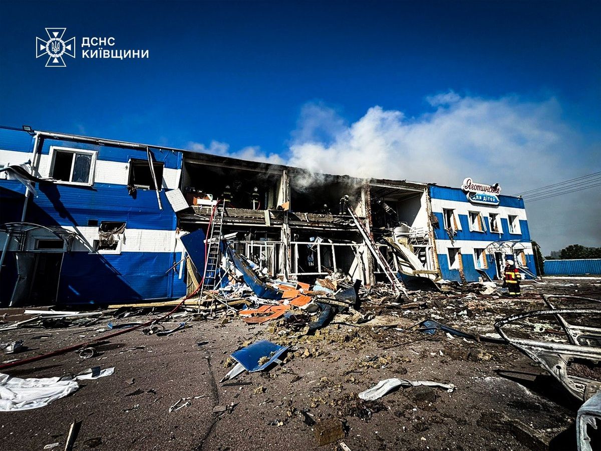 На Київщині РФ зруйнувала будівлю заводу «Яготинське для дітей» і вбила чотирьох працівників 
