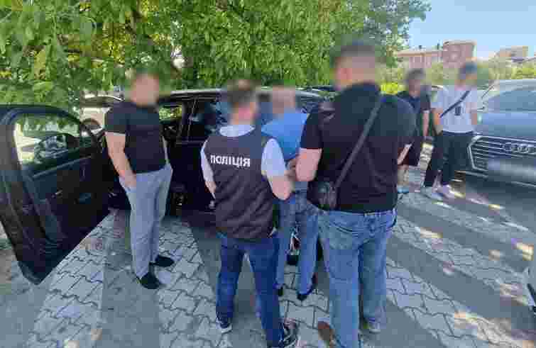 Колишній військовий на Буковині за 6 тис. доларів переводив солдатів у тил