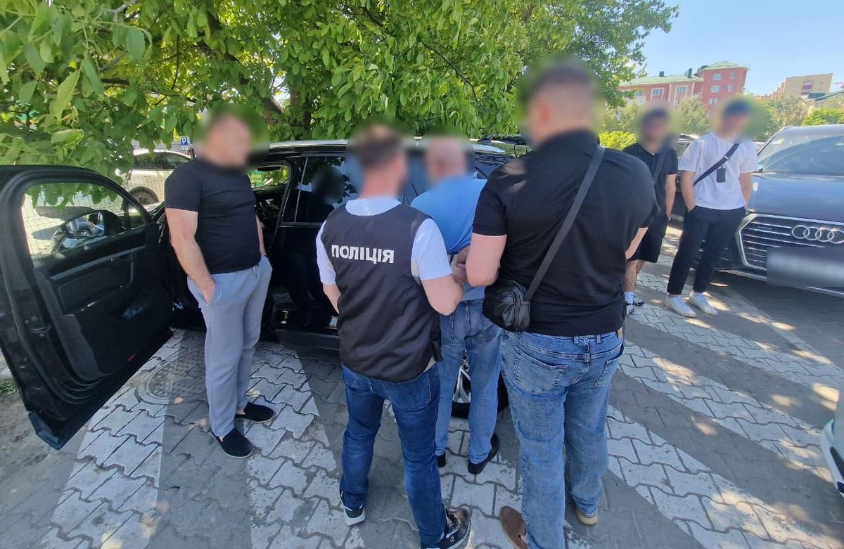 Колишній військовий на Буковині за 6 тис. доларів переводив солдатів у тил