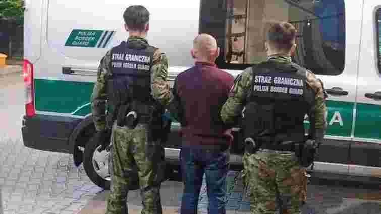 Польща депортувала українця за вилов легендарного варшавського сома