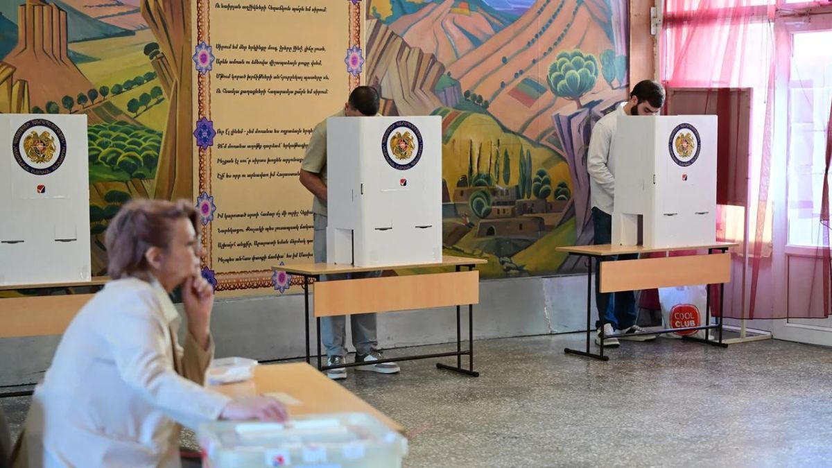 У Вірменії проходять парламентські вибори, які визначать політичний курс країни