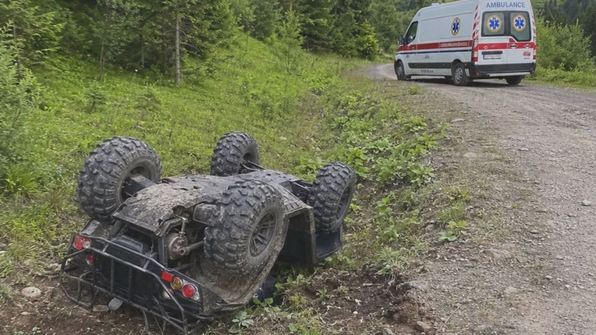 Під полониною Руна через перекидання квадроцикла важко травмувався чоловік