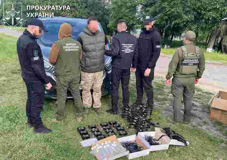 ДБР затримало бойового медика за крадіжку та продаж дронів свого підрозділу 