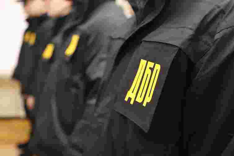 ДБР розслідує знущання з працівника ТЦК в СІЗО, який перебуває під вартою за аналогічні злочини