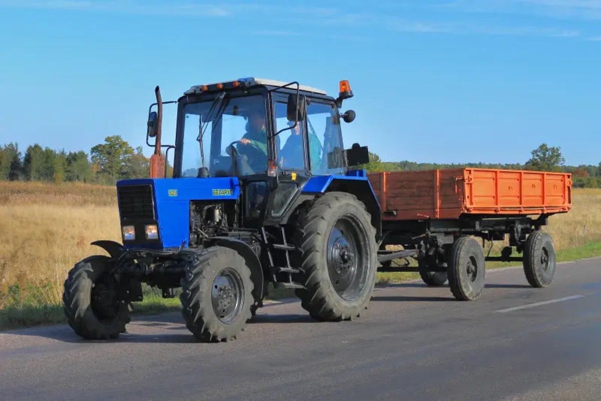 Мешканець Рівненщини трактором протаранив авто ТЦК і зламав руку військовому 