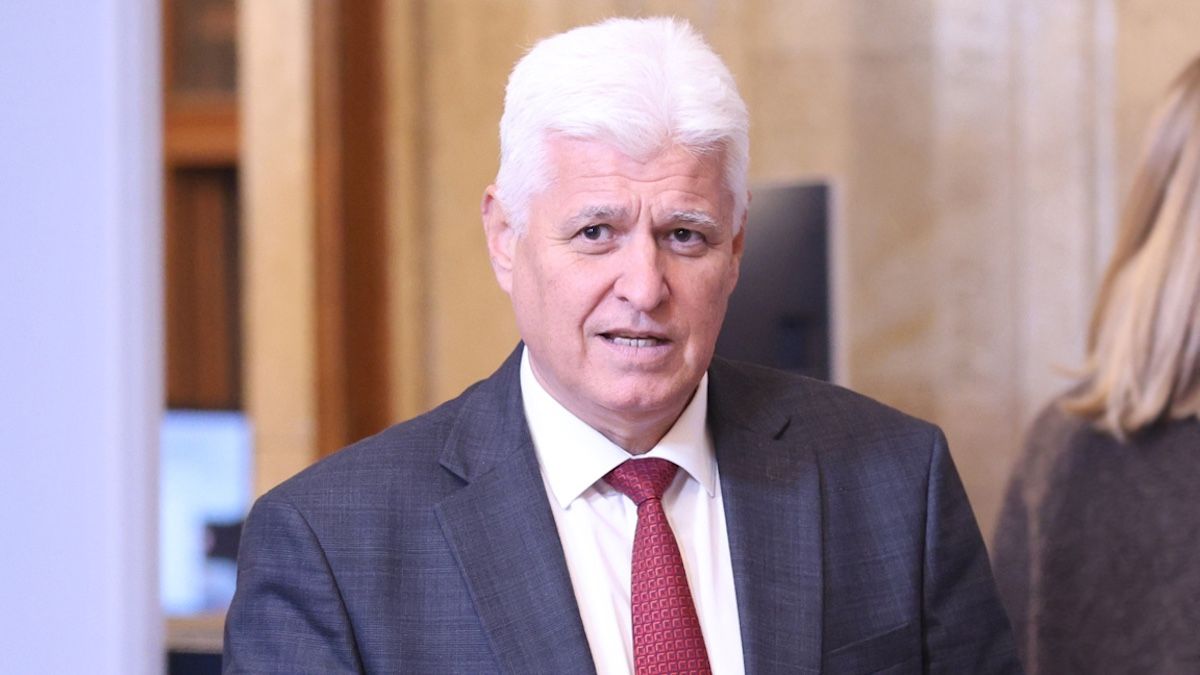 Міністр оборони Болгарії заявив про припинення постачання зброї Україні 