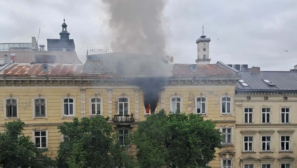 У кам'яниці в центрі Львова спалахнула пожежа
