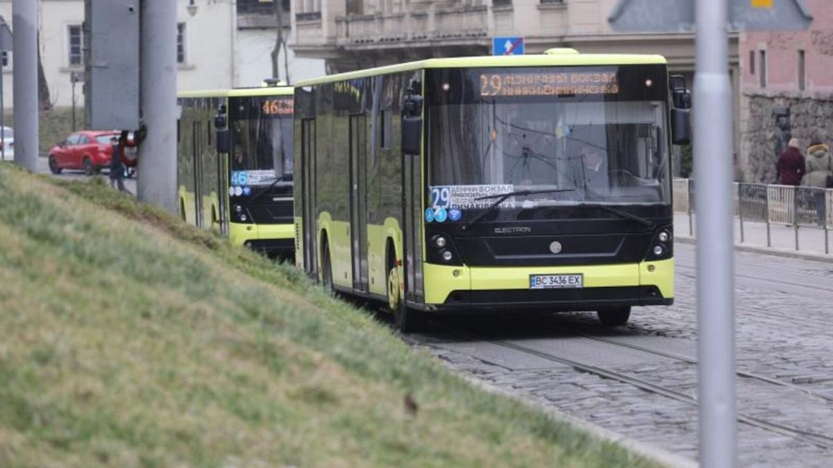 У Львові тимчасово скоротять кількість автобусів на деяких маршрутах