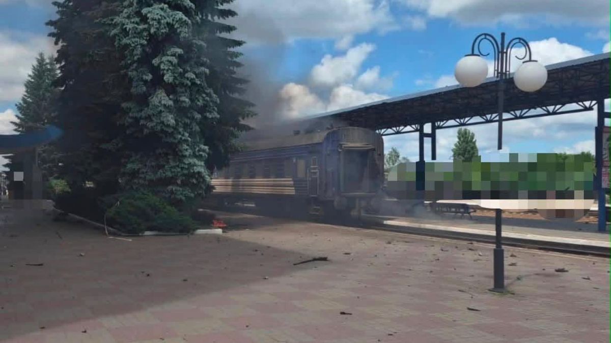 У Сумах через атаку дрона загорівся пасажирський потяг до Рахова