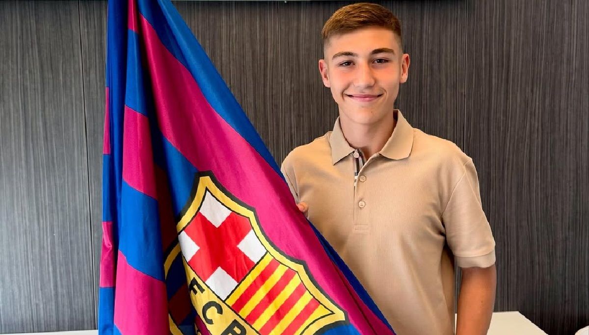 Півзахисник збірної України підписав контракт з каталонською «Барселоною»