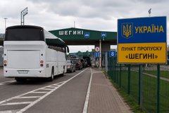 Рух автобусів через «Шегині–Медика» влітку не зупинятимуть, – Мінрозвитку