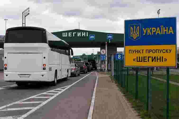 Рух автобусів через «Шегині–Медика» влітку не зупинятимуть, – Мінрозвитку