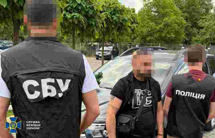 Львів’янин за 12 тис. доларів організував втечу ухилянта під виглядом учасника музичного гурту