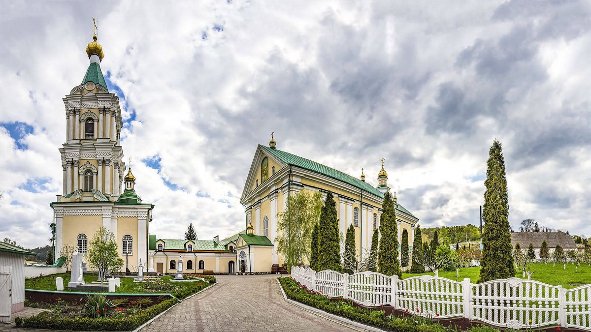 Монахині УПЦ МП відмовилися покидати Богоявленський монастир у Кременці