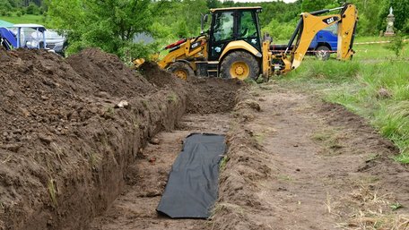 Під час пошукових робіт у Гуті Пеняцькій знайшли масове поховання