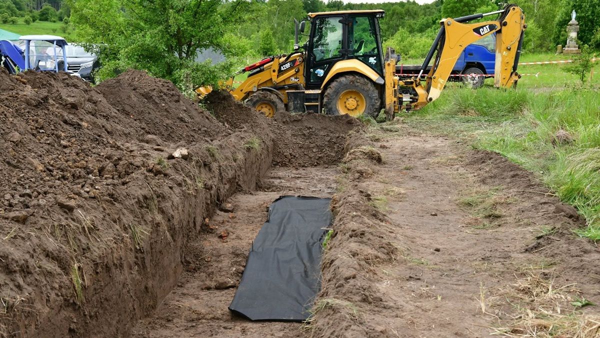 Під час пошукових робіт у Гуті Пеняцькій знайшли масове поховання