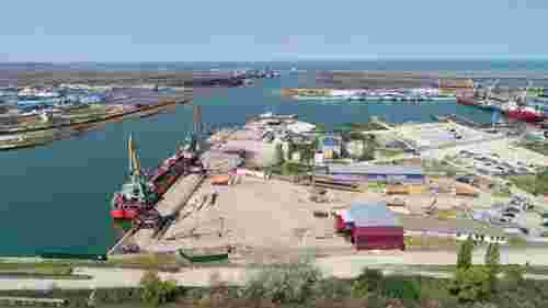 У Росії спалахнув морський термінал після атаки дронів, є жертва