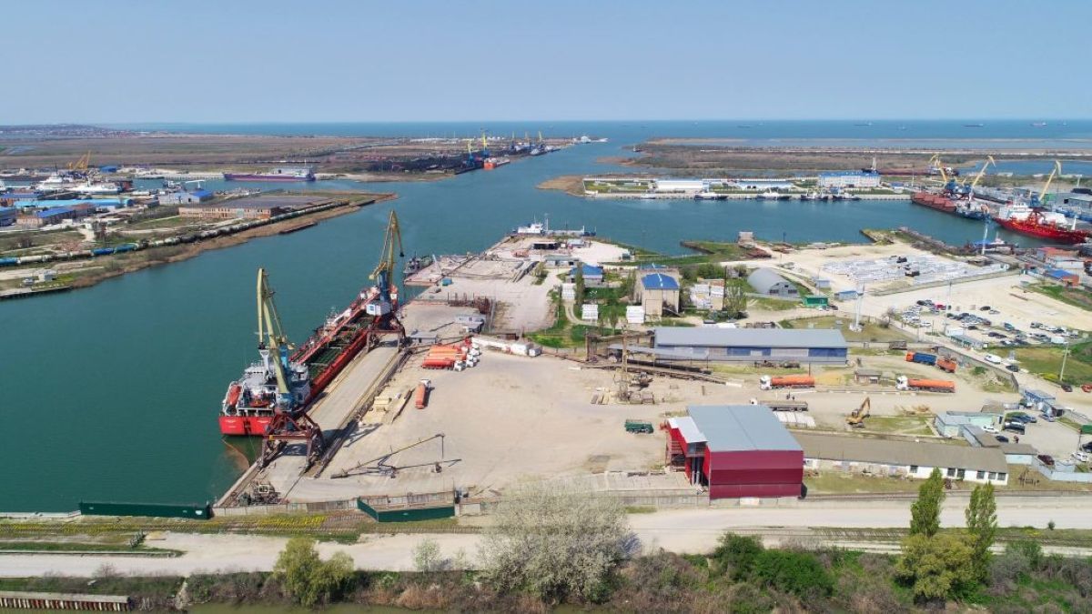 У Росії спалахнув морський термінал після атаки дронів, є жертва