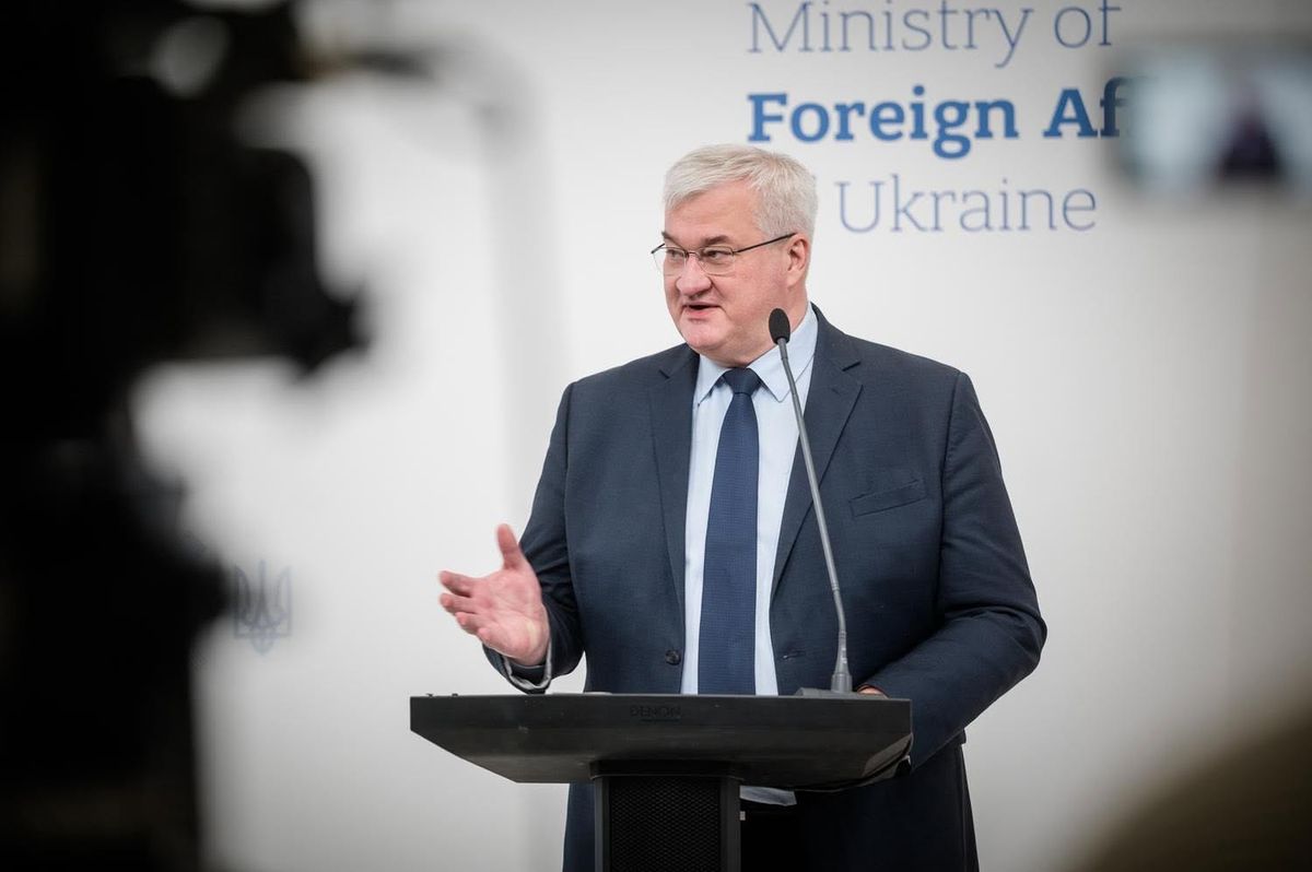 МЗС відповіло на заяви директорки Нацрозвідки США про біолабораторії в Україні