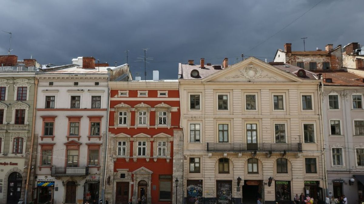 У Львові прогнозують грозу та небезпечні пориви вітру