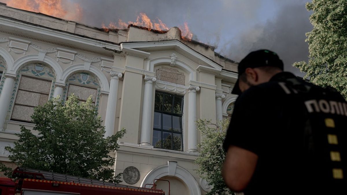 Росіяни дроном вдарили по Харківському художньому музею, є постраждалі