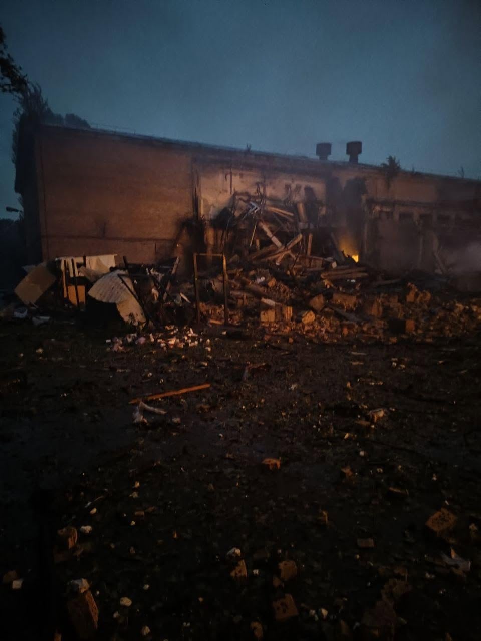 Фото Тетяни Бережної, знищений костюмний цех