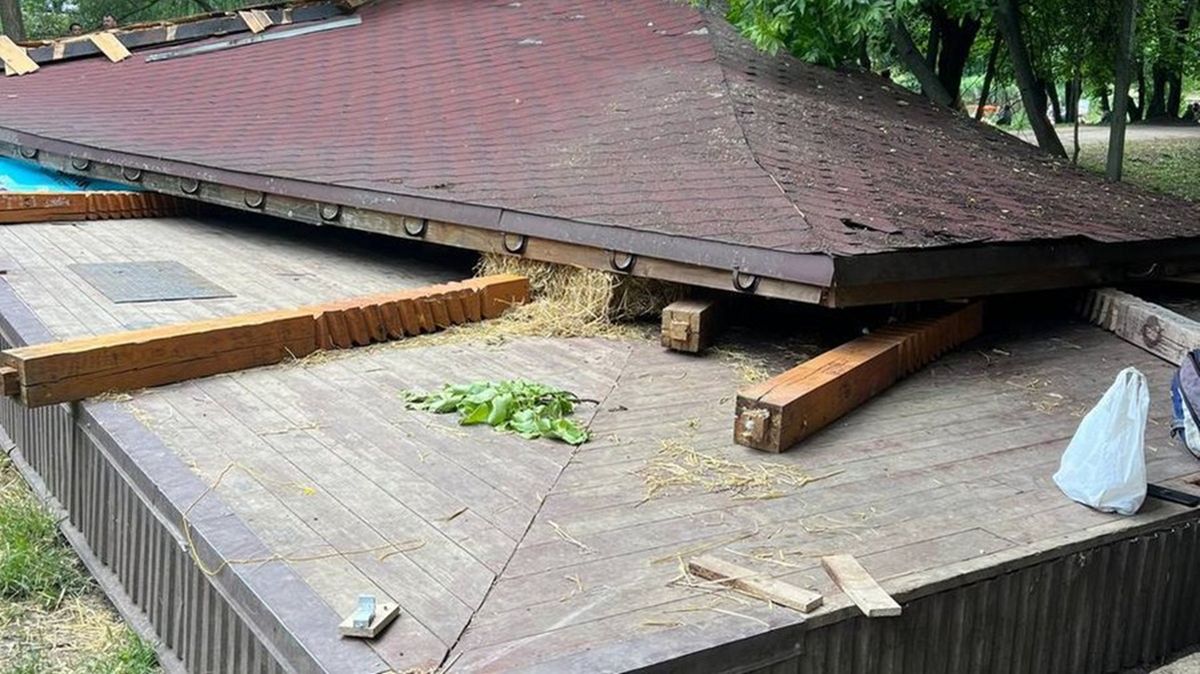 Поліція розшукує вандалів, які зруйнували альтанку під час фестивалю в Чернівцях