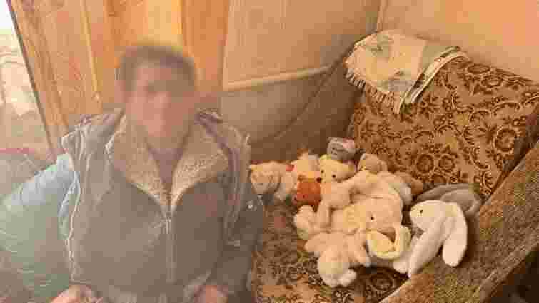 Мешканку Рівненщини увʼязнили на рік за крадіжку іграшок з дитячої могили