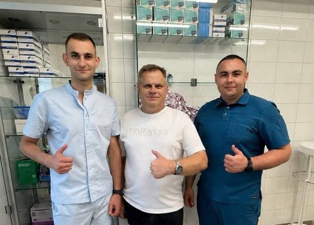 Травматологи з Чернівців пришили пацієнту повністю відрізаний палець